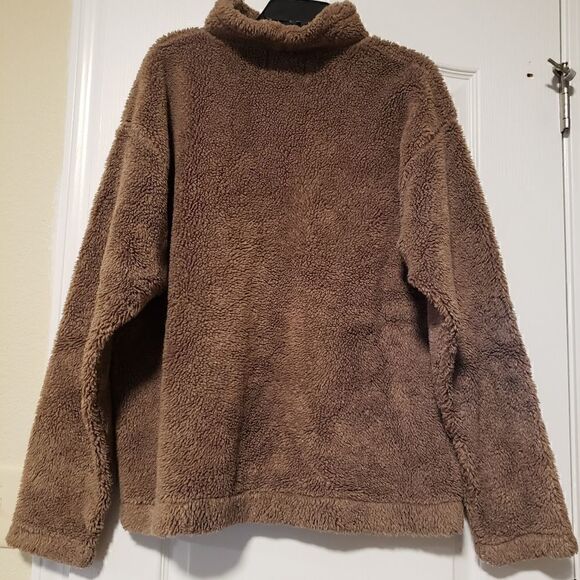 Unlimited Quest Clothing fuzzy sherpa sweater L made in Canada - Picture 3 of 4